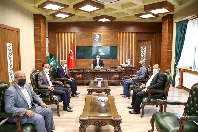 Vali Ekinci'ye '19 Ekim Muhtarlar Günü' Ziyareti