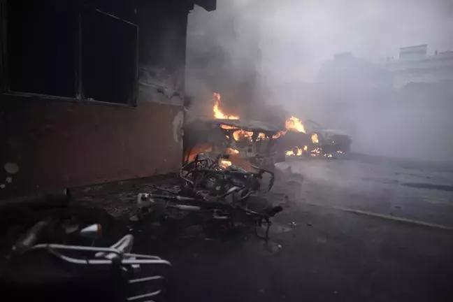 Son dakika... Guatemala'da emekli askerler kongre binasını bastı