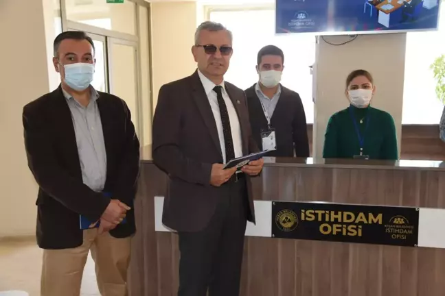 AİÇÜ'de Kızılay Giyim Mağazası Açıldı