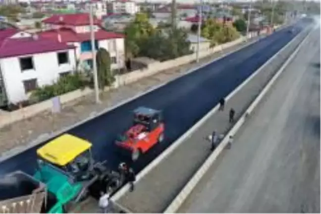 İskender Iğdır Caddesi sıcak asfalt serimine başladık
