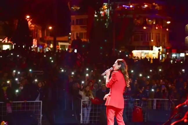 Karacabey'de Cumhuriyet Bayramı kutlamalarına Betül Demir damgası