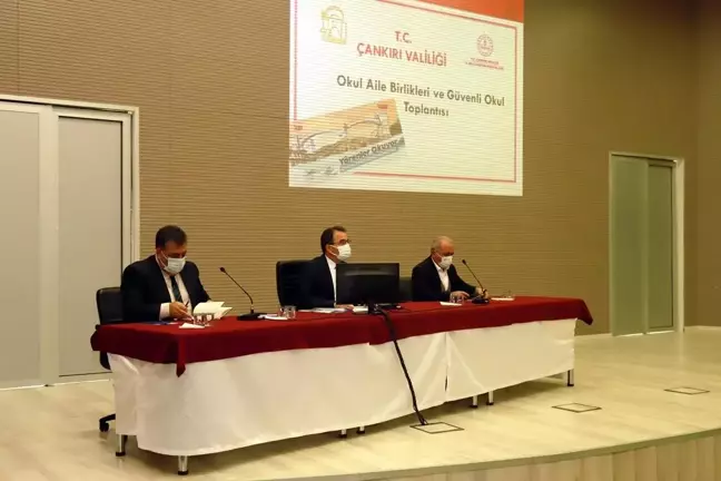 Valimiz Abdullah Ayaz Başkanlığında Okul Aile Birlikleri ve Güvenli Okul Toplantısı Yapıldı
