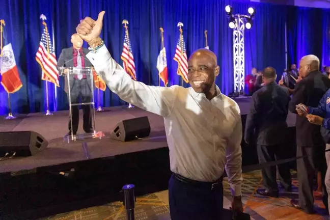New York'ta belediye başkanlığı seçimini Demokrat aday Adams kazandı