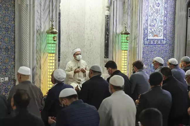 Diyanet İşleri Başkanı Erbaş, Şanlıurfa'da sabah namazında cemaatle bir araya geldi Açıklaması