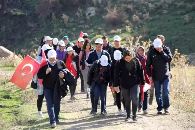 Kaymakam Düzgün ve öğrencilerden doğa yürüyüşü