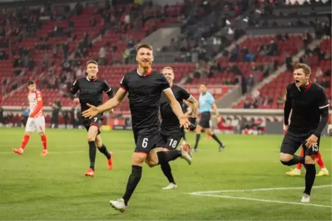Salih Özcan, attığı golle takımı FC Köln'e 1 puanı getirdi