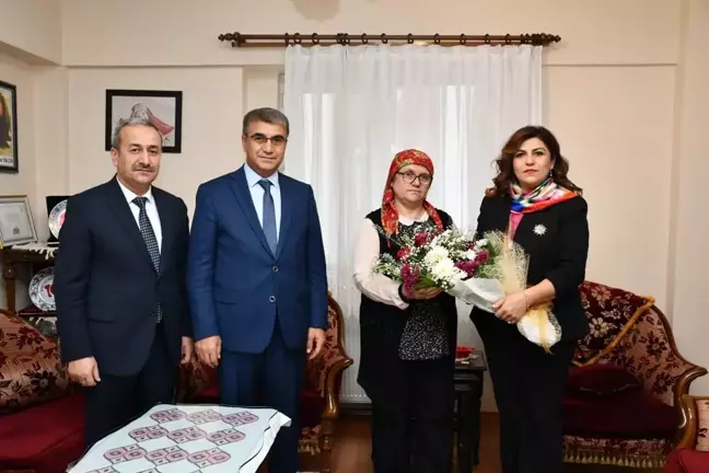 Son dakika haberleri! Karabük Valisi Gürel'den şehit Aybüke öğretmenin ailesine ziyaret