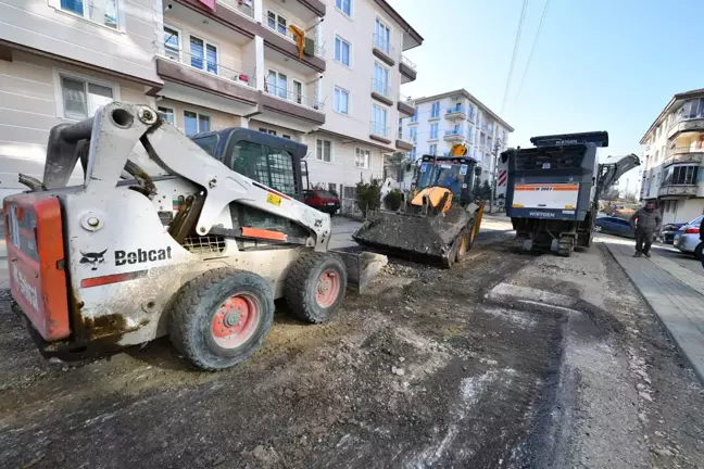 Akyurt'ta atık su hatlarını yenileme çalışmaları sürüyor
