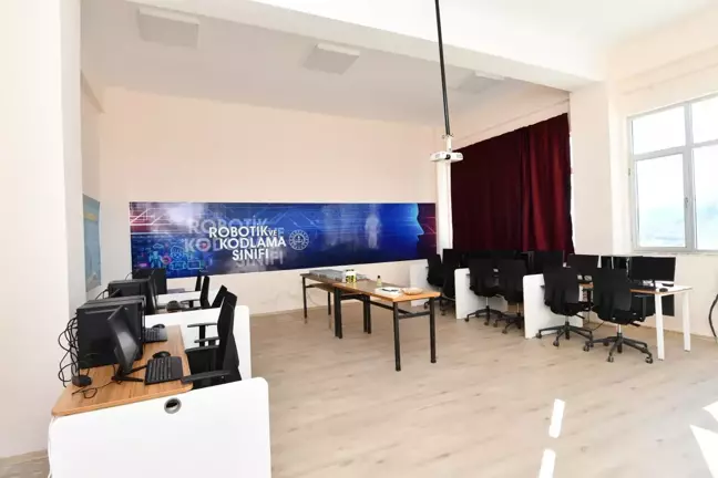 Tufanbeyli'de açılan robotik ve kodlama sınıfına şehit kaymakamın adı verildi