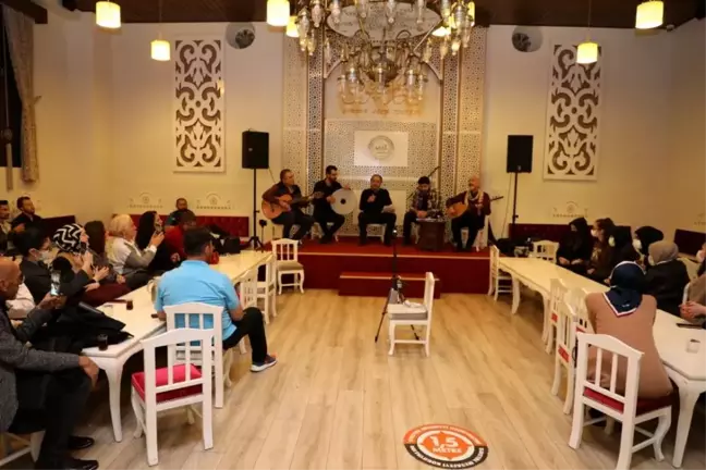 ŞİİR VE TÜRK AKŞAMI PROGRAMI KATILIMCILARINA DOLU DOLU BİR SANAT GECESİ YAŞATTI
