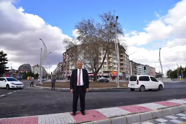 Afyonkarahisar'da alt geçit yapım işi kapsamında güzergah üzerinde kalan çınar ağacını korumak için proje değiştirildi