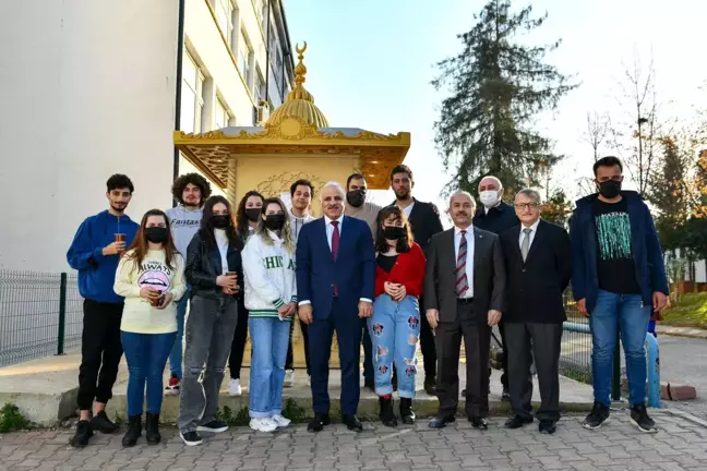 BAŞKAN ZORLUOĞLU ÜNİVERSİTE ÖĞRENCİLERİYLE BULUŞTU