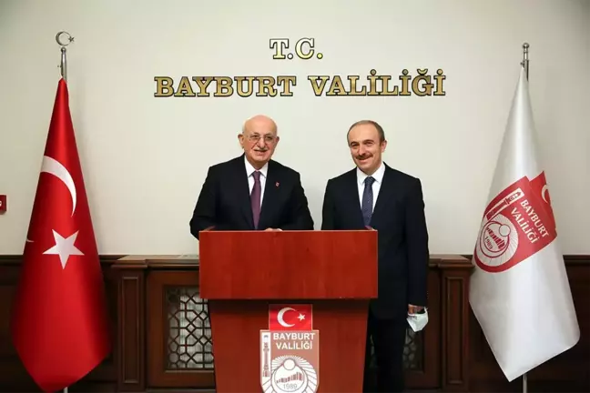 Eski TBMM Başkanı İsmail Kahraman Bayburt Valiliği'ni Ziyaret Etti