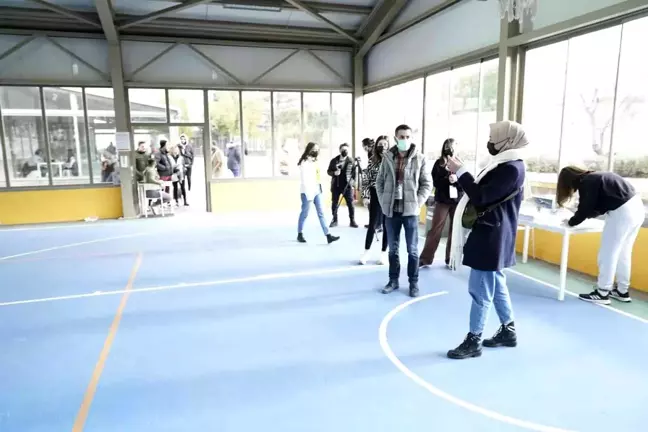 Kağıt uçaklar yarıştı