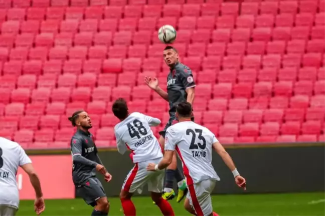 Samsunspor'da devre bitmeden 3 futbolcu takımdan gönderildi
