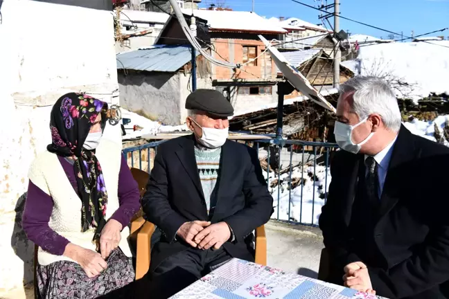 Vali Ömer Seymenoğlu Bağıllı köyünde ikamet eden şehit ailemizi ziyaret etti.