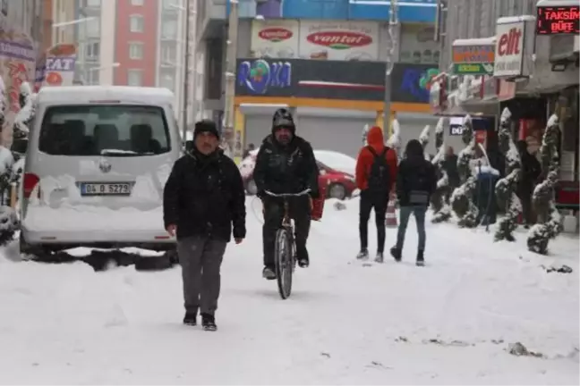 Van'ın 3 ilçesinde taşımalı eğitim veren okullara kar tatili (2)