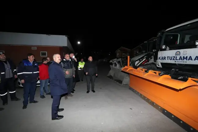 Gebze'de ekipler karla mücadeleye hazır