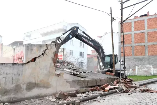 Samsun'da metruk binalar yıkılıyor