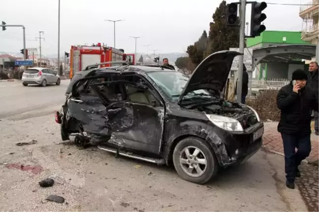 Manisa'da cenaze dönüşü kaza: 3 yaralı