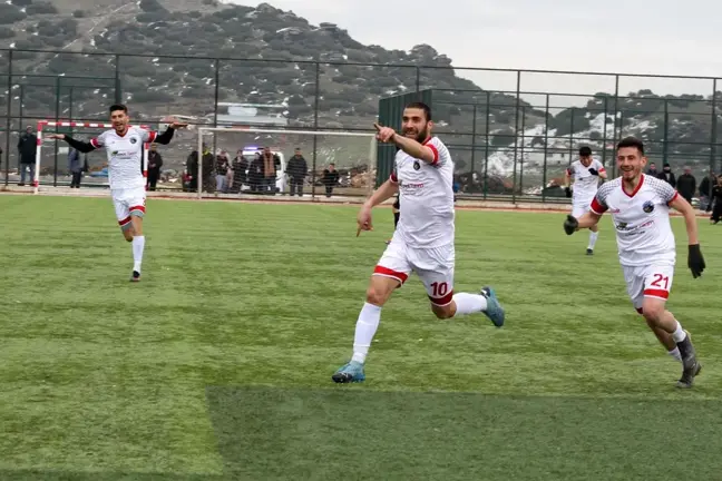 Kulaspor Play-Off'a göz kırptı