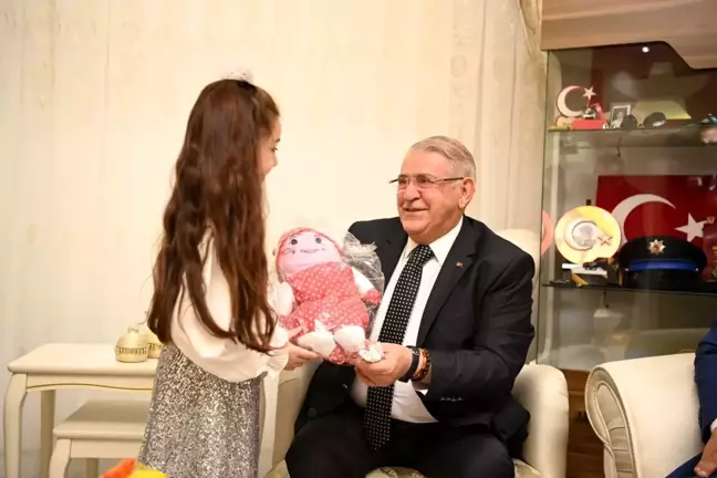 Başkan Mahçiçek'ten 'Nazlı'ya doğum günü sürprizi