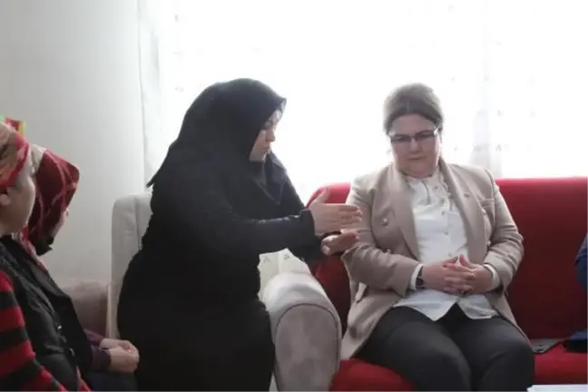 Bakan Yanık, Azra Gülendam'ın ailesini ziyaret etti