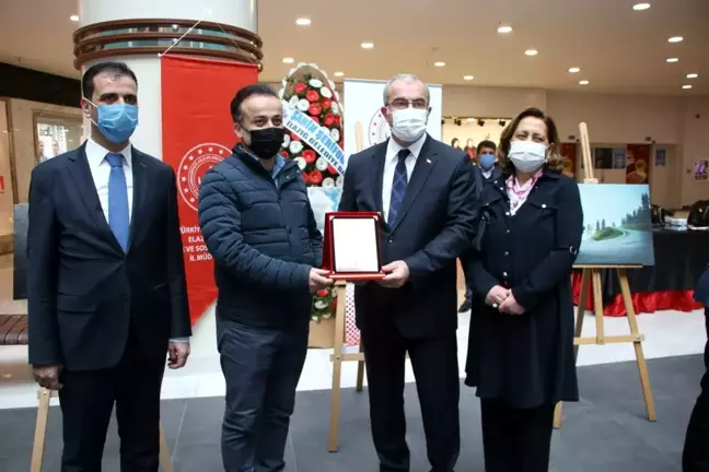 Elazığ'da 'kadın ve yaşam' konulu fotoğraf yarışması eserleri sergilendi