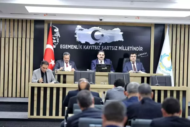 Projelerle Ankara'ya gidip hibelerle dönüyor