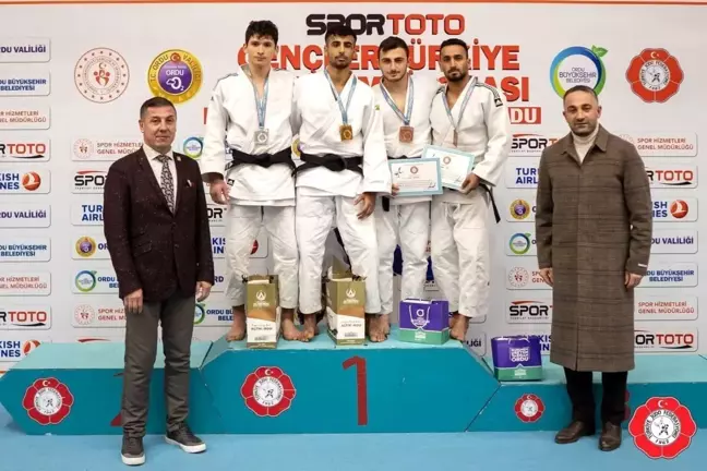 Kağıtspor Ordu'dan 11 madalyayla döndü