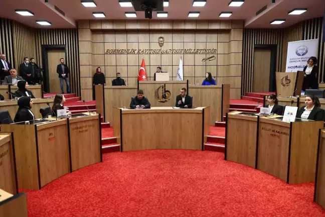 Yarının Türkiye'sinde söz sahibi olmak isteyen gençler kıyasıya yarıştı