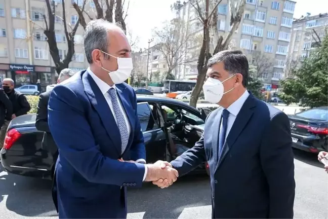 Abdulhamit Gül, Rıdvan Fadıloğlu'nu makamında ziyaret etti