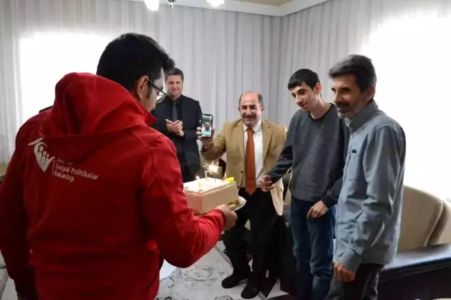 Engelli gence doğum günü sürprizi