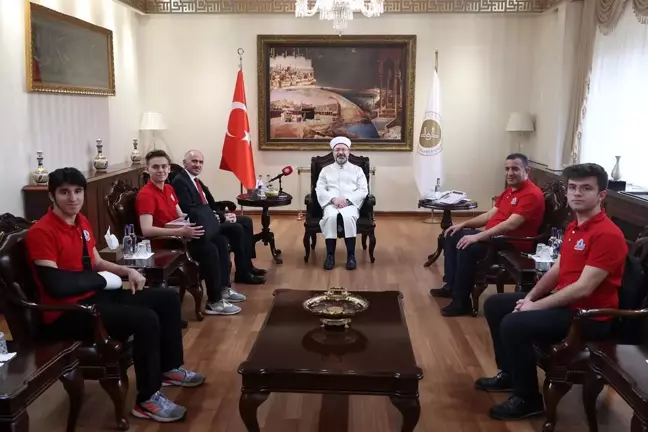 Diyanet İşleri Başkanı Erbaş, 2021 Teknofest birincisi öğrencileri kabul etti