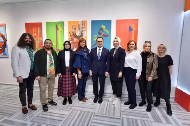 'Yeni Kelimeler' hat sergisi Beyoğlu'nda sanatseverlerle buluştu