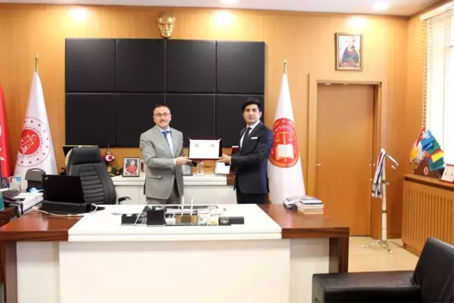 Başsavcı Dönmez'den Savcıya plaket