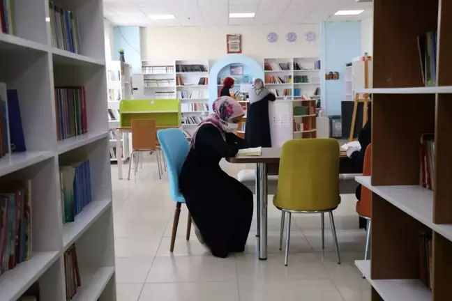 Batman'da okul kütüphanesi 24 bin 532 kitapla öğrencilerin hizmetinde