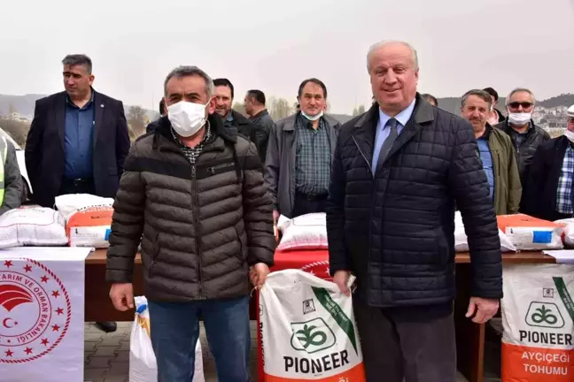 Bozüyük'te ayçiçeği ve nohut tohumu dağıtımı yapıldı