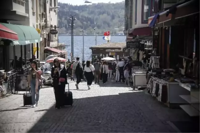 Güzel havayı fırsat bilenler Taksim ve Ortaköy'e akın etti