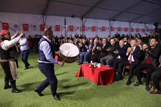 Kırşehir gecesi düzenleyerek şarkı, türkü ve çeşitli gösterilerle coşkulu bir geceye daha imza attı