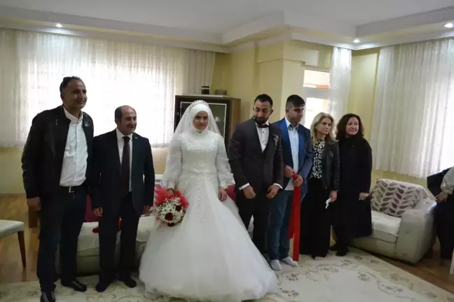 Malatya'da yetiştirme yurdunda büyüyen çift, dünya evine girdi