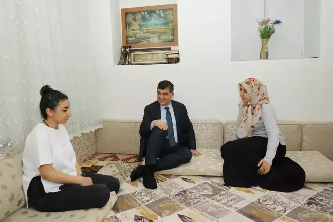 Şehitkamil Belediye Başkanı Yetim Koordinasyon Merkezi'nden yararlanan yetim anneleri ve çocuklarını evlerinde ziyaret etti