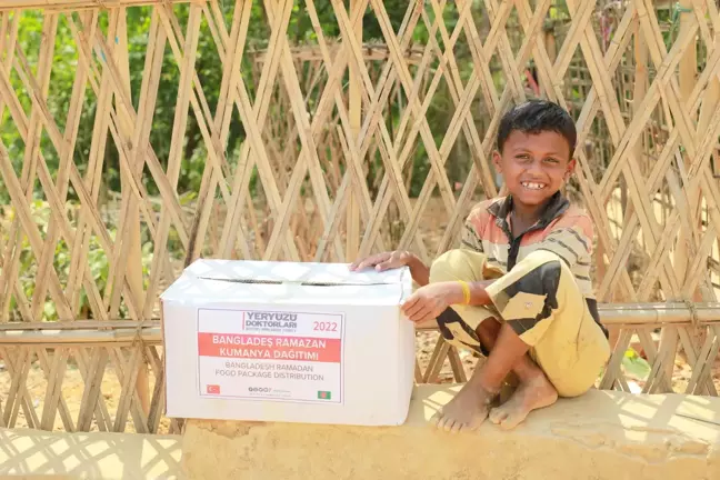 Yeryüzü Doktorları Derneği, Bangladeş'teki mültecilere 800 gıda paketi dağıttı