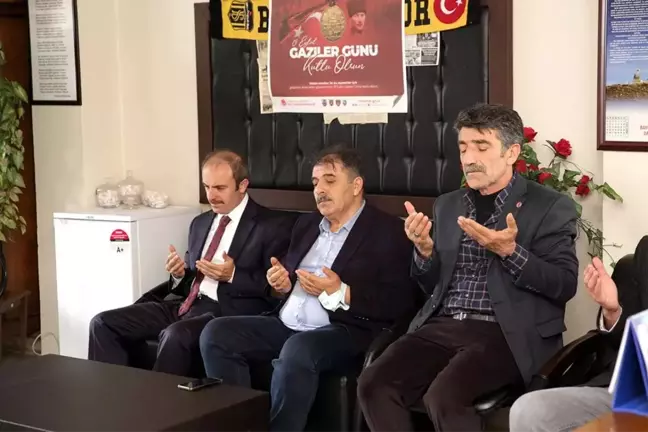 Vali Epcim ile Milletvekili Battal şehitler için okunan hatmi-i şerif'in duasına katıldı