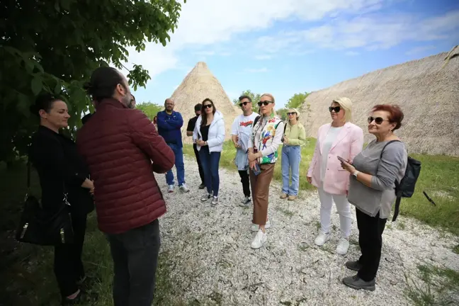 Kültür ve Turizm Bakanı Ersoy'un eşi Pervin Ersoy, Aşağıpınar ören yerini gezdi