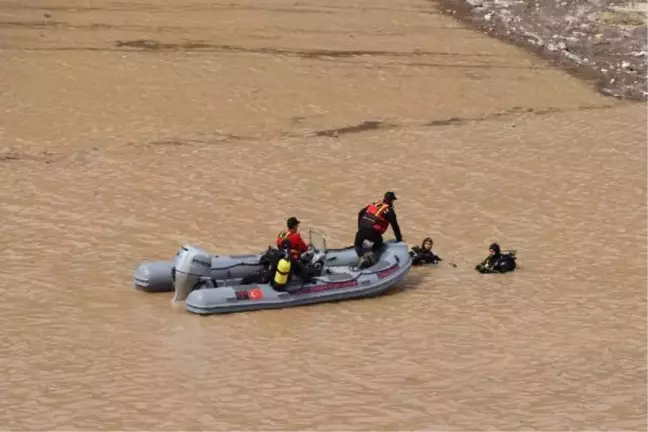 Oltu Çayı'nda kaybolan babayı arama çalışmalarında 13'üncü gün