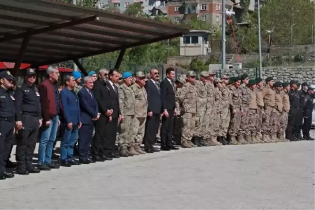 Son dakika haberleri... Otomobille minibüs çarpıştı; 1'i polis 2 kişi öldü, 5 kişi yaralandı (3)