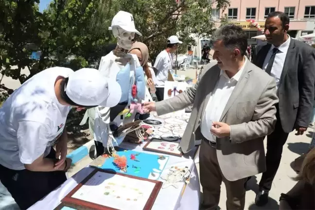 Kınık Şehit Hakan Sağınç Anadolu Lisesi TÜBİTAK Bilim Fuarı açılışı gerçekleşti