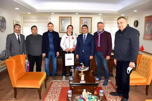 Başkan Çelik dünya şampiyonu Aykoç'u tebrik etti
