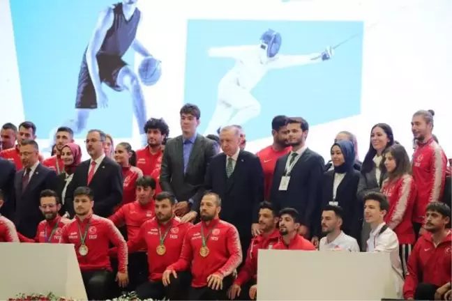 Cumhurbaşkanı Erdoğan: Gençlerimiz üretmede ve başarmada sınır tanımıyor (2)